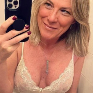 Erotic massage with horny cougar